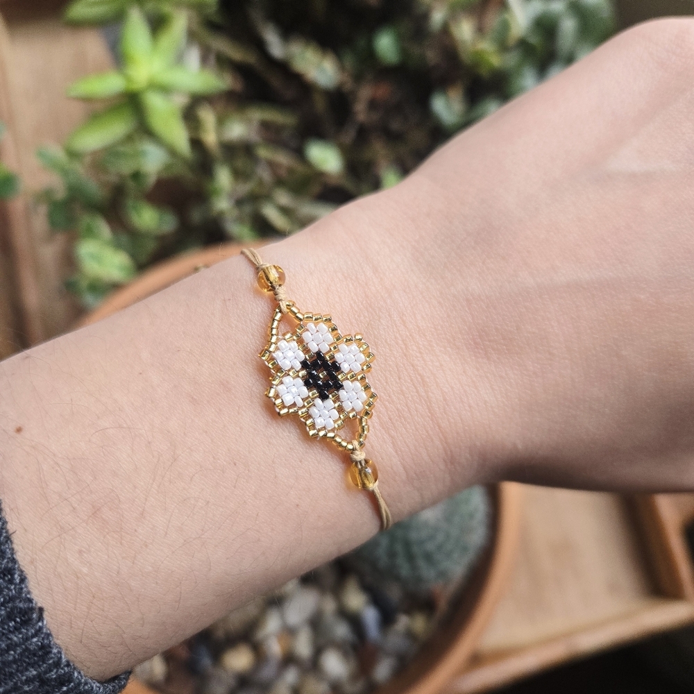 Dainty Gold Beaded White Flower Bracelet